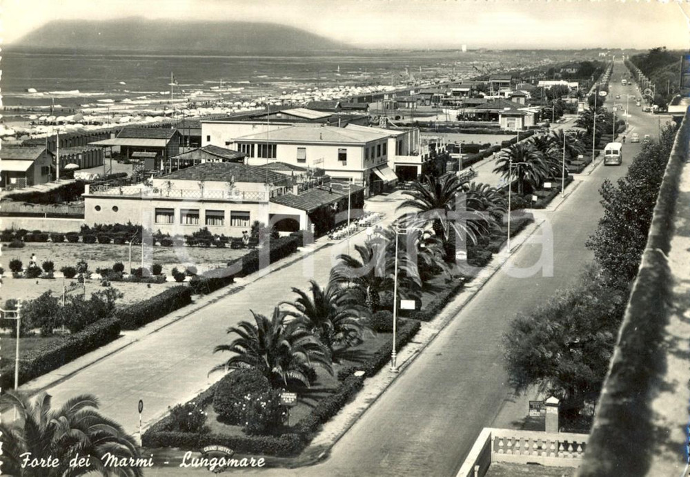 Cartolina originale da collezione 1953 FORTE DEI MARMI LU Lungomare con GRAND HOTEL e BAGNI LOMBARDIA FG VG 1