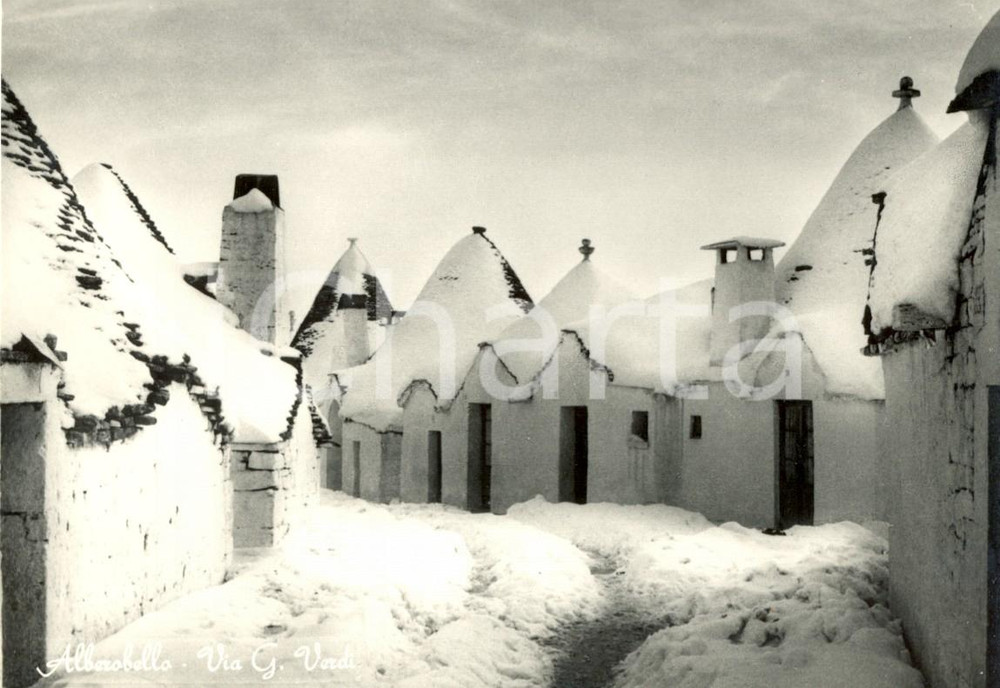 Cartolina originale da collezione 1950 ca ALBEROBELLO (BA) Trulli innevati in Via GIUSEPPE VERDI *FG NV 1