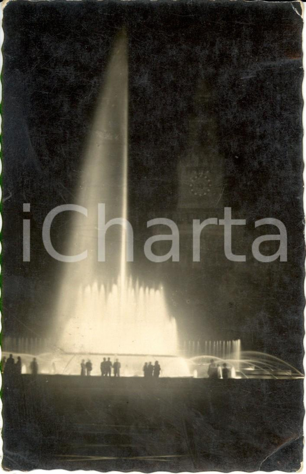 Cartolina originale da collezione 1943 MILANO Fontana illuminata in piazza CASTELLO *Cartolina ANIMATA FP VG 1