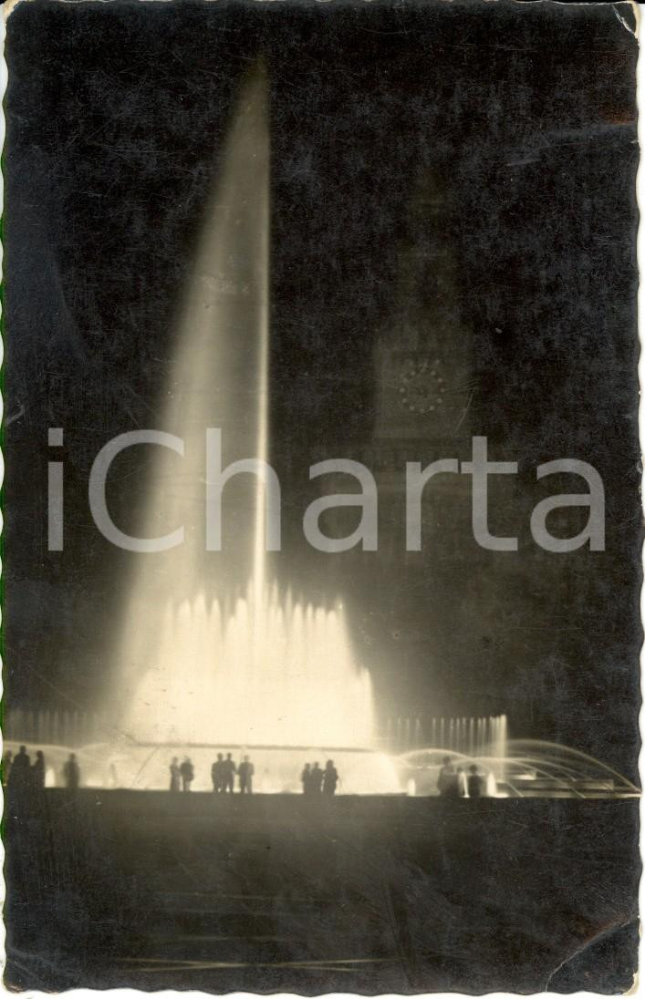Cartolina originale da collezione 1943 MILANO Fontana illuminata in piazza CASTELLO Cartolina ANIMATA FP VG 1