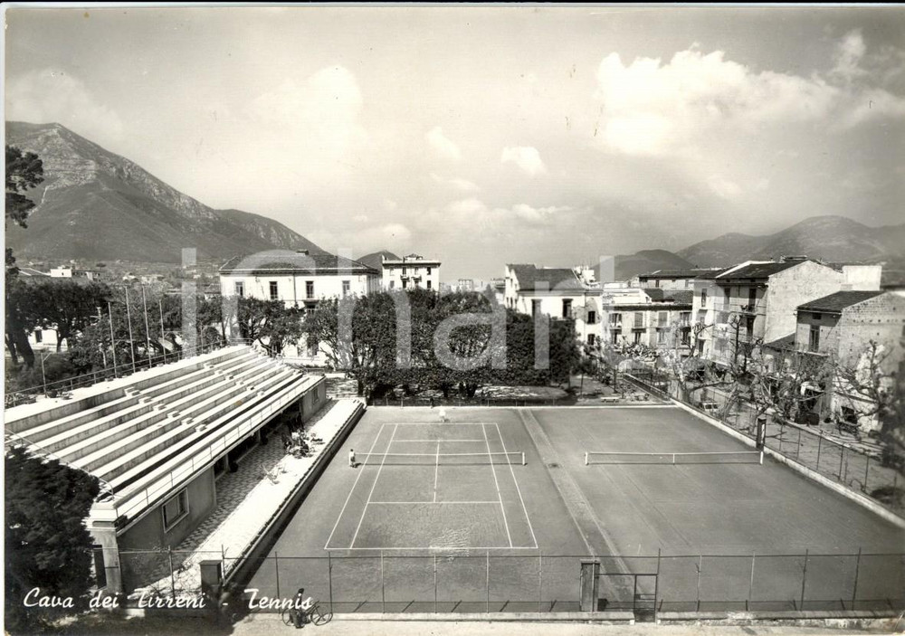 Cartolina originale da collezione 1953 CAVA DEI TIRRENI SA Veduta dei campi da tennis Cartolina ANIMATA FG VG 1