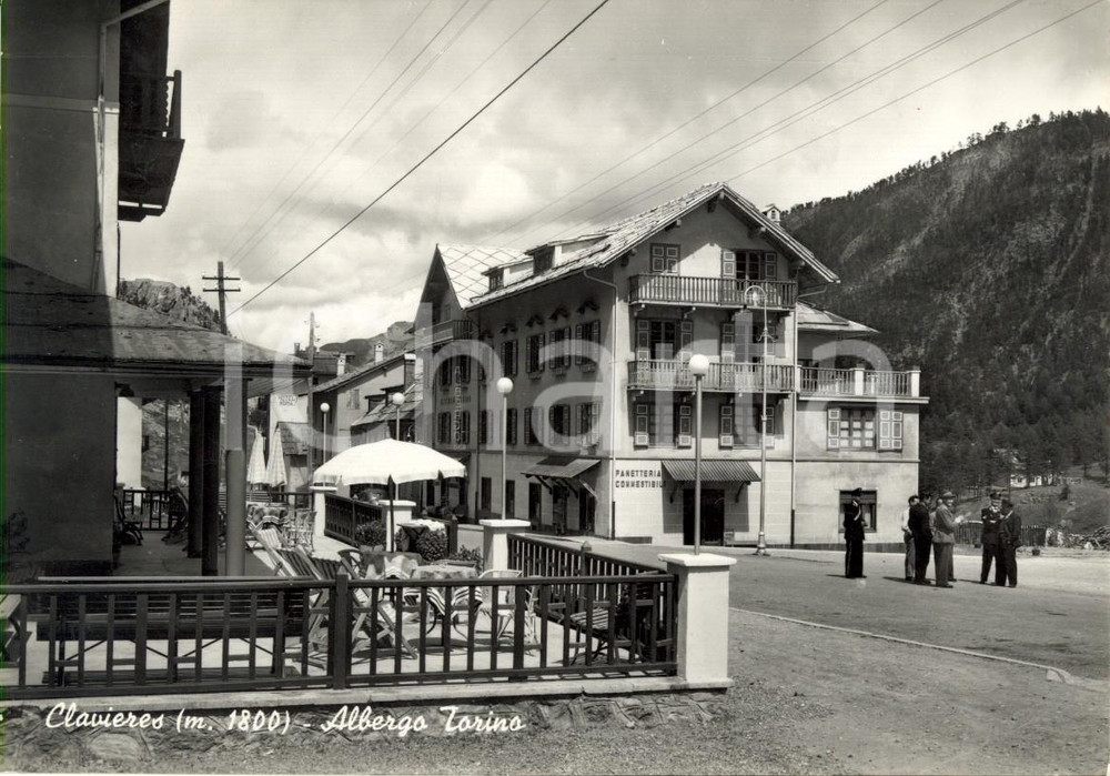 Cartolina originale da collezione 1955 CLAVIERE (TO) Albergo TORINO e albergo ROMA *ANIMATA con carabinieri FP VG 1