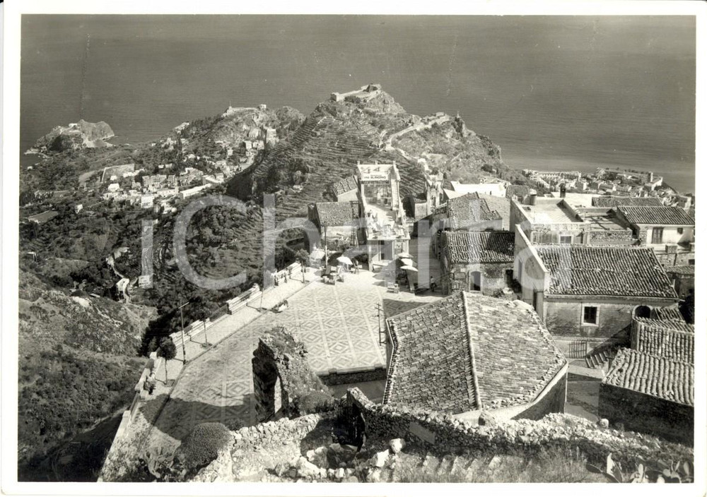 Cartolina originale da collezione 1950 ca CASTELMOLA ME Veduta con TAORMINA  Vineria BLANDANO ANIMATA NV 1