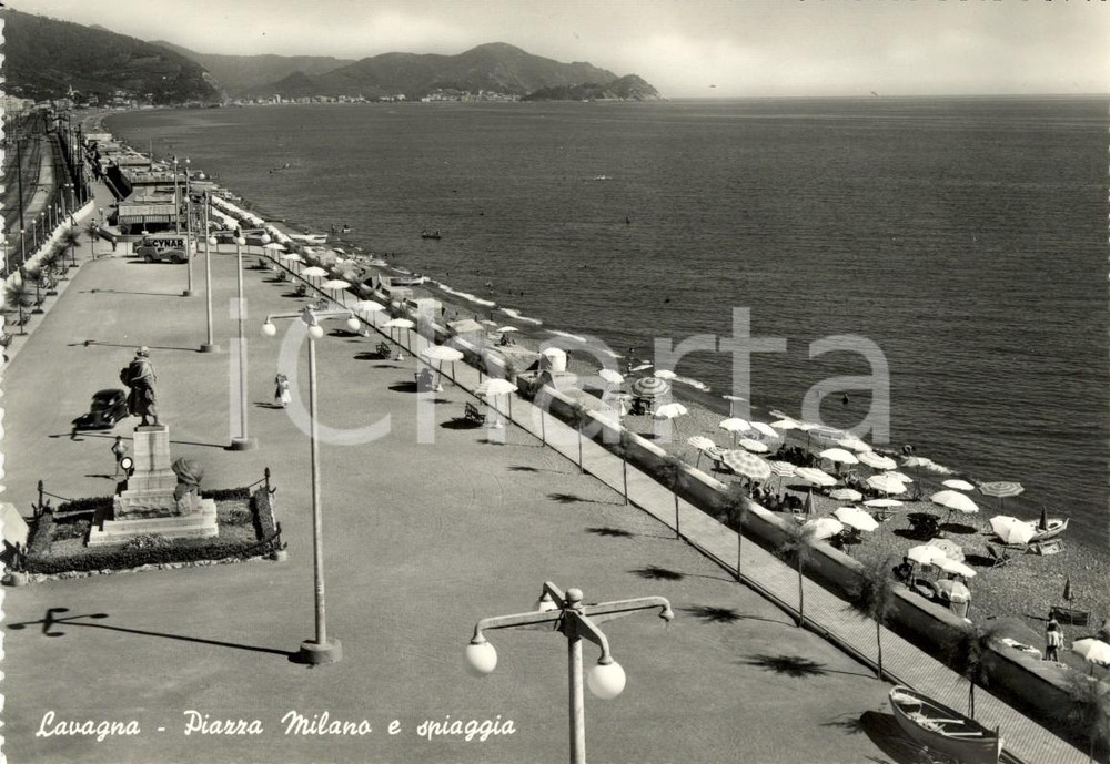 Cartolina originale da collezione 1950 ca LAVAGNA GE Veduta di piazza MILANO e della spiaggia ANIMATA FG NV 1