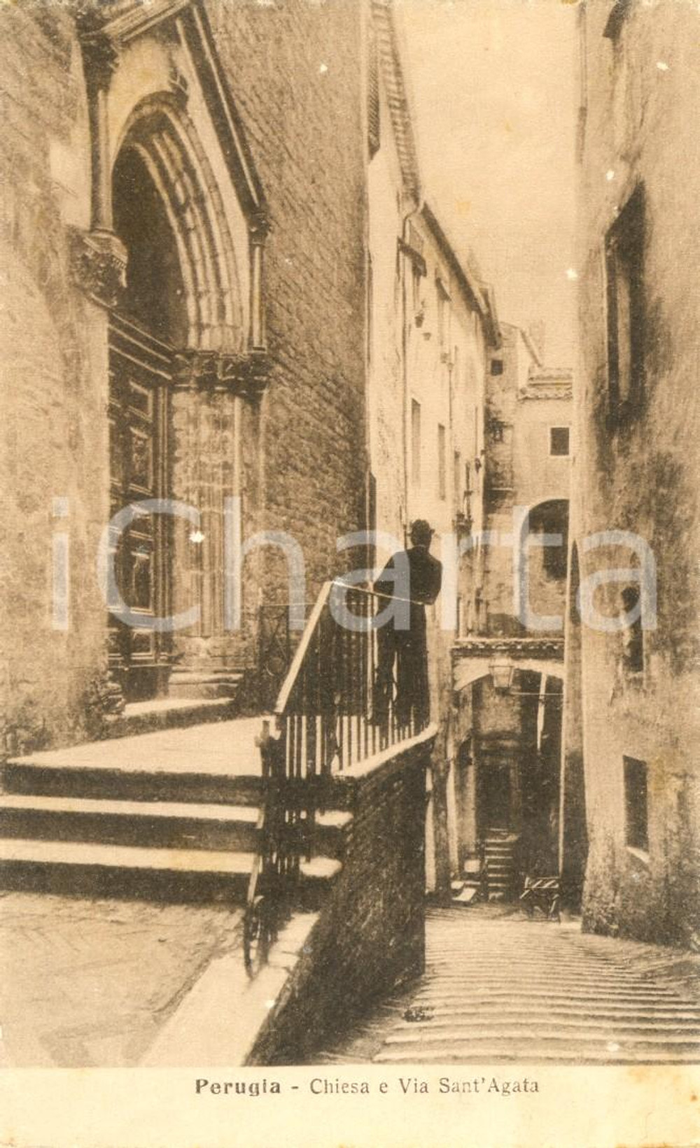 Cartolina originale da collezione 1917 PERUGIA Veduta della chiesa e di via SANT'AGATA *DANNEGGIATA Animata FP NV 1