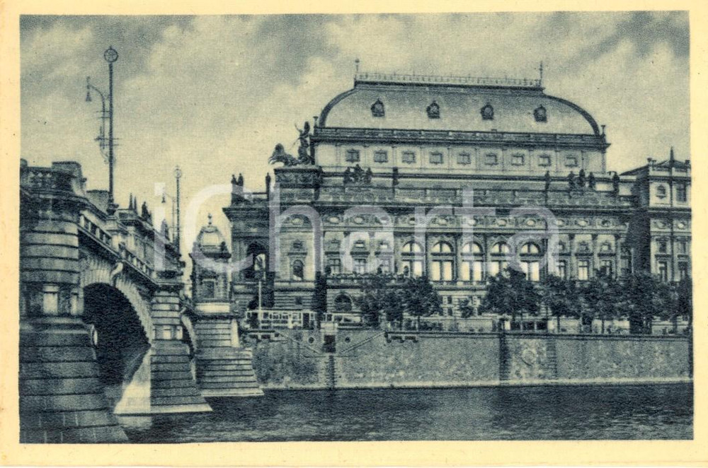 Cartolina originale da collezione 1930 ca PRAGA CZ Veduta TEATRO NAZIONALE e MOLDAVA Cartolina postale FP NV 1