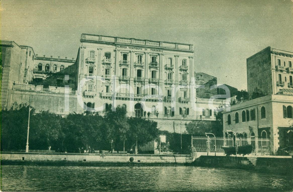 Cartolina originale da collezione 1934 SIRACUSA Veduta dell'albergo VERMOUTH DI TORINO *Cartolina ANIMATA FG NV 1