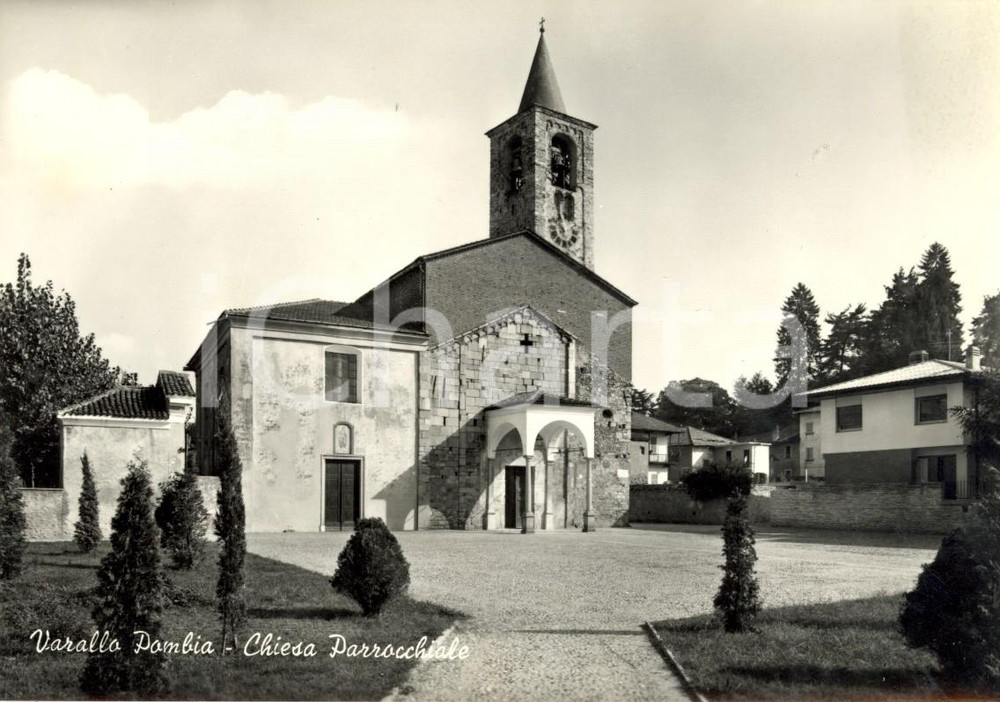 Cartolina originale da collezione 1950 ca VARALLO POMBIA NO Chiesa parrocchiale SAN VINCENZO e ANASTASIO FG NV 1