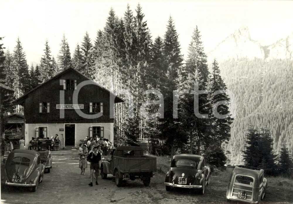 Cartolina originale da collezione 1950 ca TIRES BZ Rifugio NIGRA e Gruppo del CATINACCIO ANIMATA con auto FG NV 1