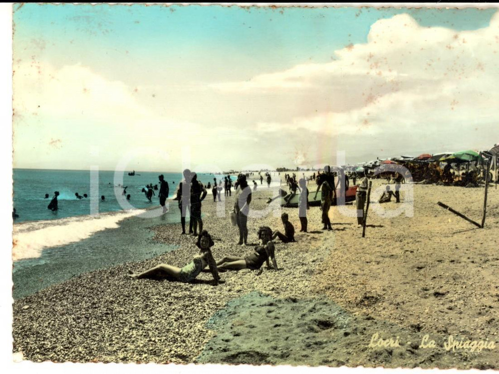 Cartolina originale da collezione 1960 ca LOCRI (RC) Veduta della spiaggia *Cartolina animata con bagnanti FG VG 1