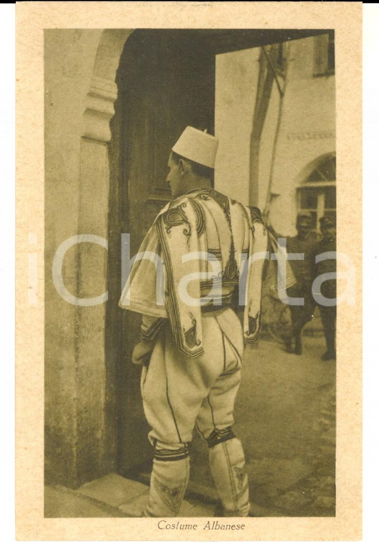 Cartolina originale da collezione 1930 ca COSTUMI ALBANIA Giovane uomo in abito ricamato Cartolina FP 1