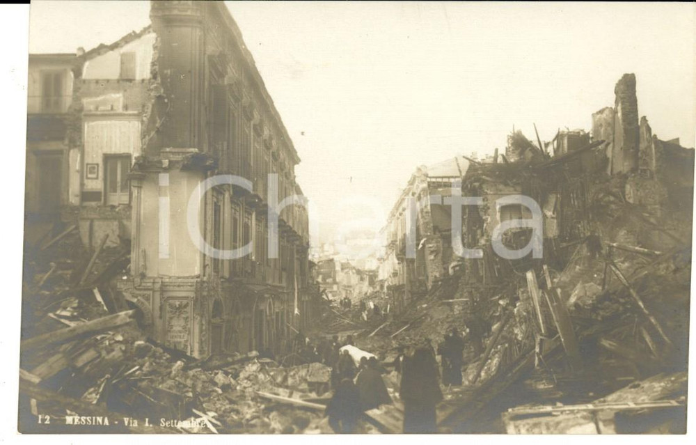 Cartolina originale da collezione 1908 MESSINA TERREMOTO Via I Settembre - Folla tra le macerie  *Cartolina 1