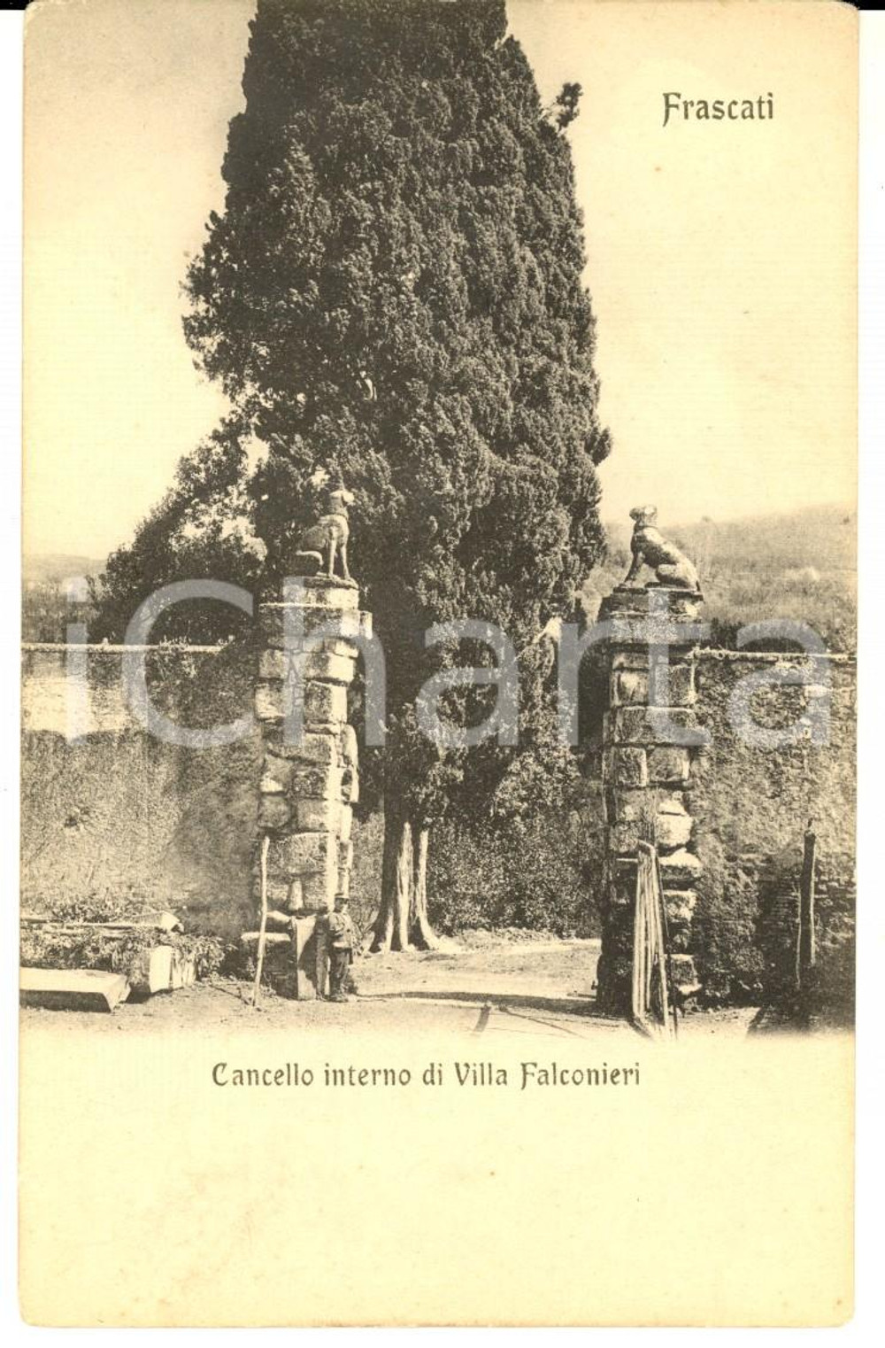 Cartolina originale da collezione 1920 ca FRASCATI (RM) Cancello villa FALCONIERI *Cartolina ANIMATA con guardiano 1