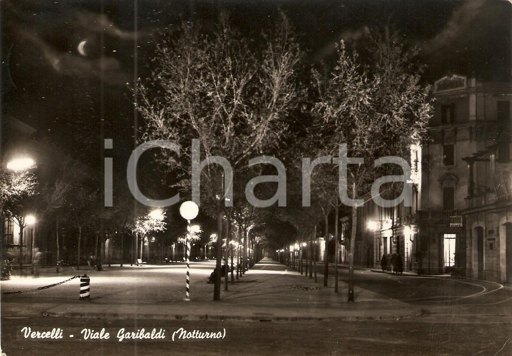 Cartolina originale da collezione 1957 VERCELLI Viale Garibaldi - Panorama notturno *Cartolina FG VG 1