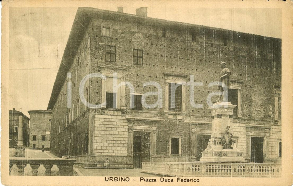 Cartolina originale da collezione 1916 URBINO (PU) Piazza DUCA FEDERICO con monumento *Cartolina FP VG 1