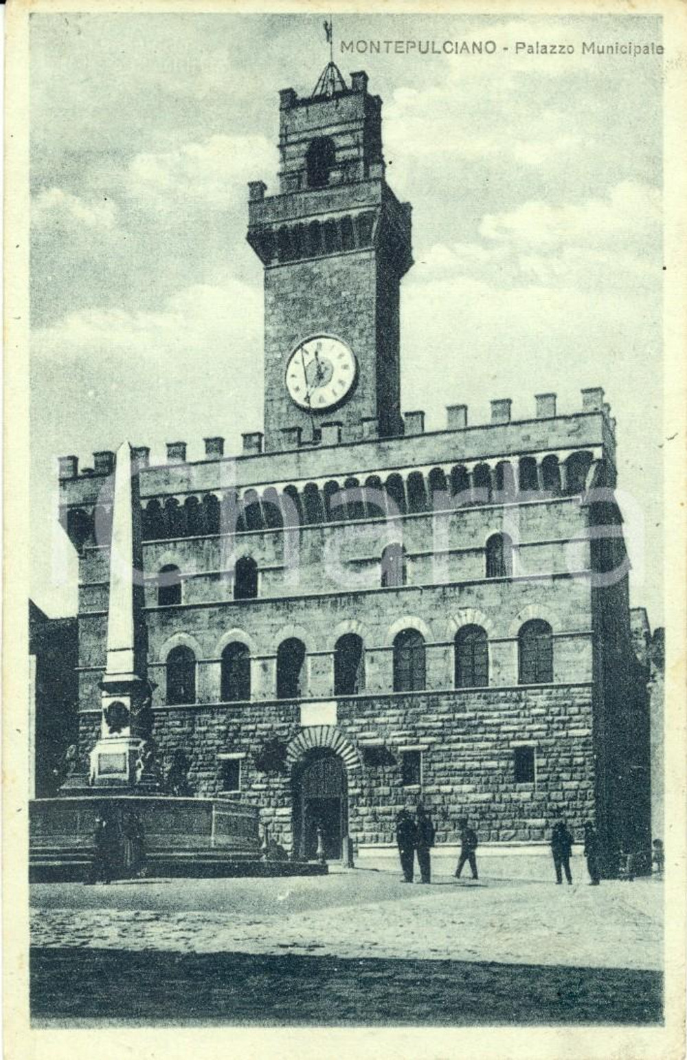 Cartolina originale da collezione 1930 ca MONTEPULCIANO (SI) Piazza Municipale con torre orologio *Cartolina FP NV 1