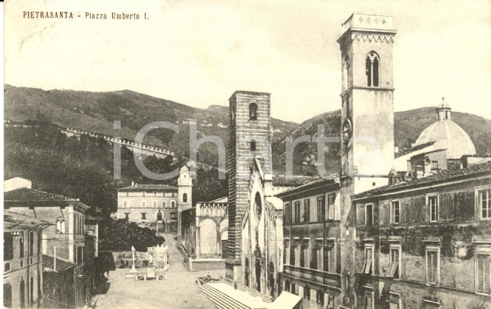 Cartolina originale da collezione 1907 PIETRASANTA (LU) Veduta di piazza UMBERTO I con chiesa *Cartolina FP VG 1