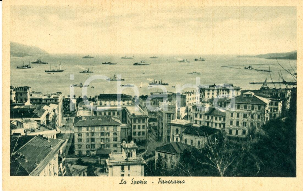 Cartolina originale da collezione 1939 LA SPEZIA Panorama del paese con flotta al largo del golfo *Cartolina FP NV 1