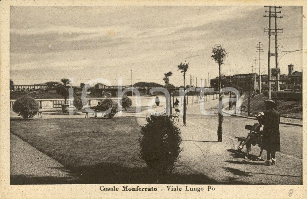 Cartolina originale da collezione 1940 ca CASALE MONFERRATO AL Viale lungo il PO con passanti Cartolina FP NV 1