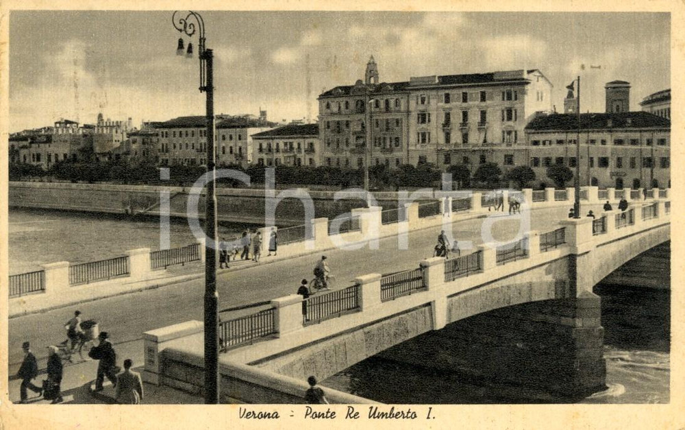 Cartolina originale da collezione 1946 VERONA Ponte Re UMBERTO I con passanti e biciclette *Cartolina FP VG 1