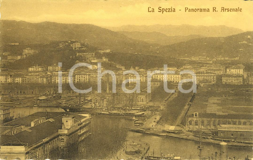 Cartolina originale da collezione 1920 ca LA SPEZIA Veduta dell'ARSENALE *Cartolina ANIMATA con navi FP NV 1