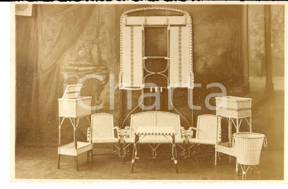 Fotografia d'epoca originale 1930 ca NAPOLI ARREDAMENTO Salotto in vimini con appendiabiti *Foto BARRA 1