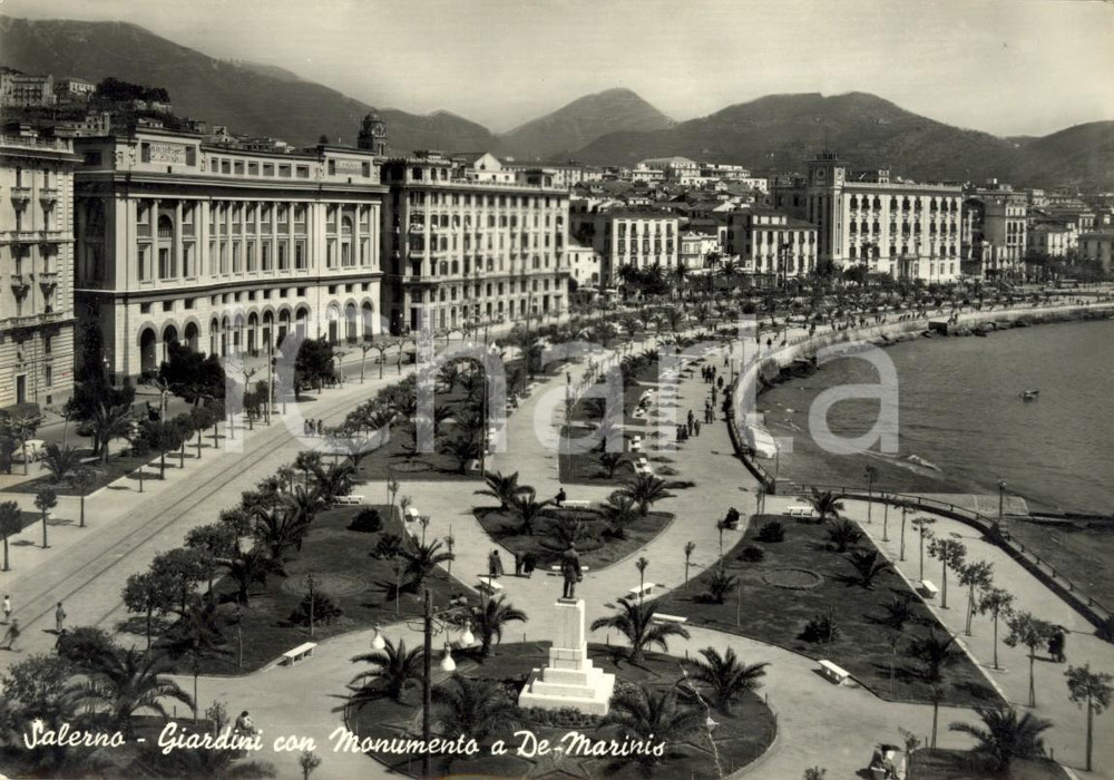 Cartolina originale da collezione 1956 SALERNO Giardini con monumento a DE MARINIS *Cartolina ANIMATA FG VG 1