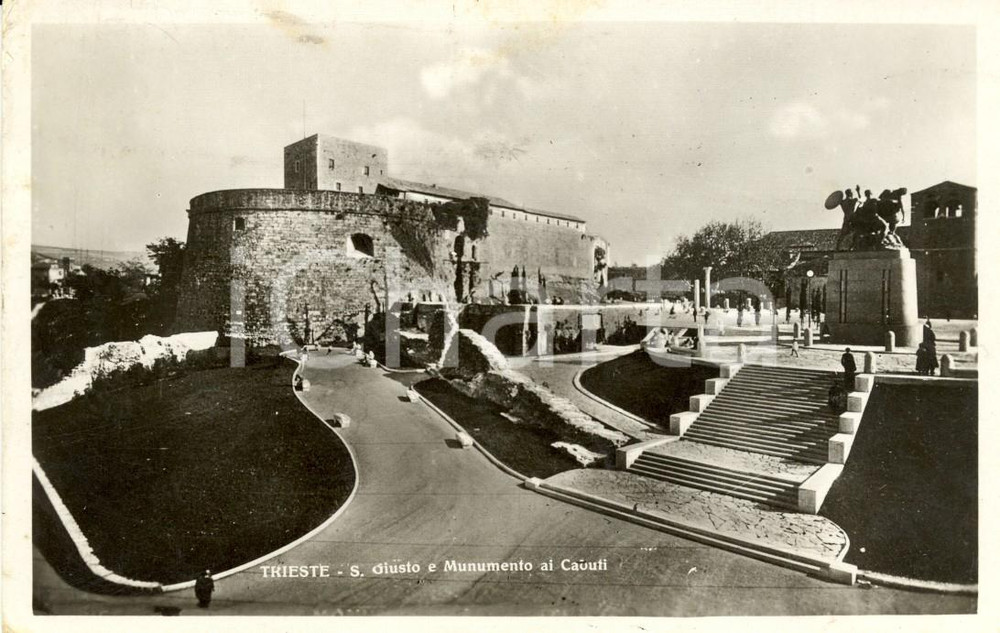 Cartolina originale da collezione 1937 TRIESTE Basilica di SAN GIUSTO e Monumento ai Caduti Cartolina FP VG 1