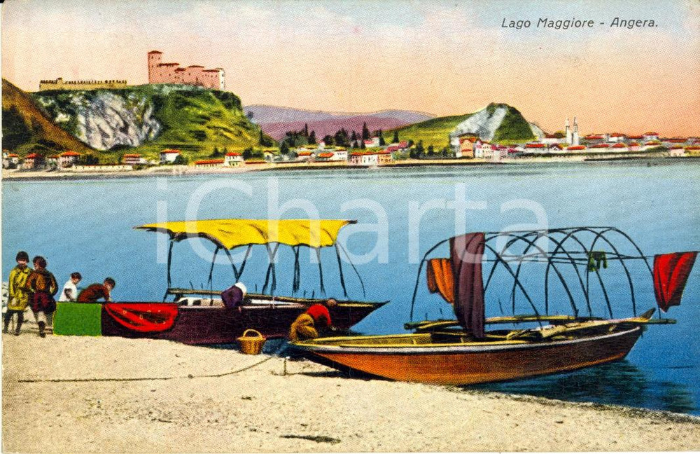 Cartolina originale da collezione 1928 ANGERA VA Barche in secca su spiaggia con sfondo ROCCA Cartolina FP VG 1
