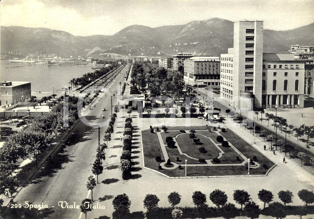 Cartolina originale da collezione 1957 LA SPEZIA Veduta di Viale ITALIA e del lungomare Cartolina ANIMATA FG VG 1