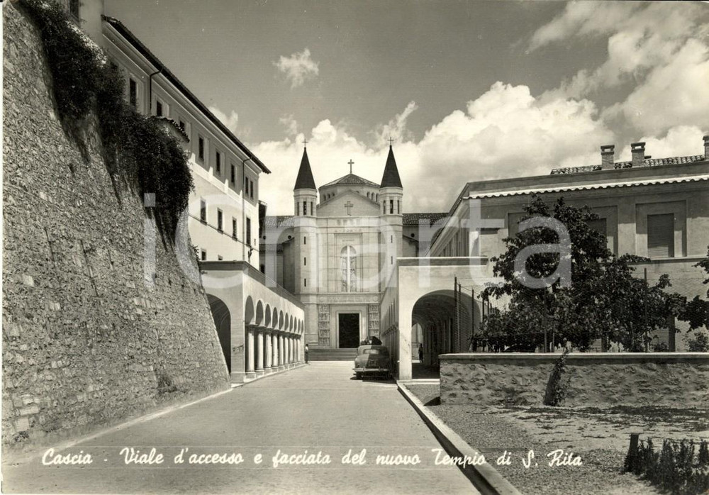 Cartolina originale da collezione 1953 CASCIA (PG) Viale d'accesso e facciata Tempio SANTA RITA *Cartolina FG VG 1