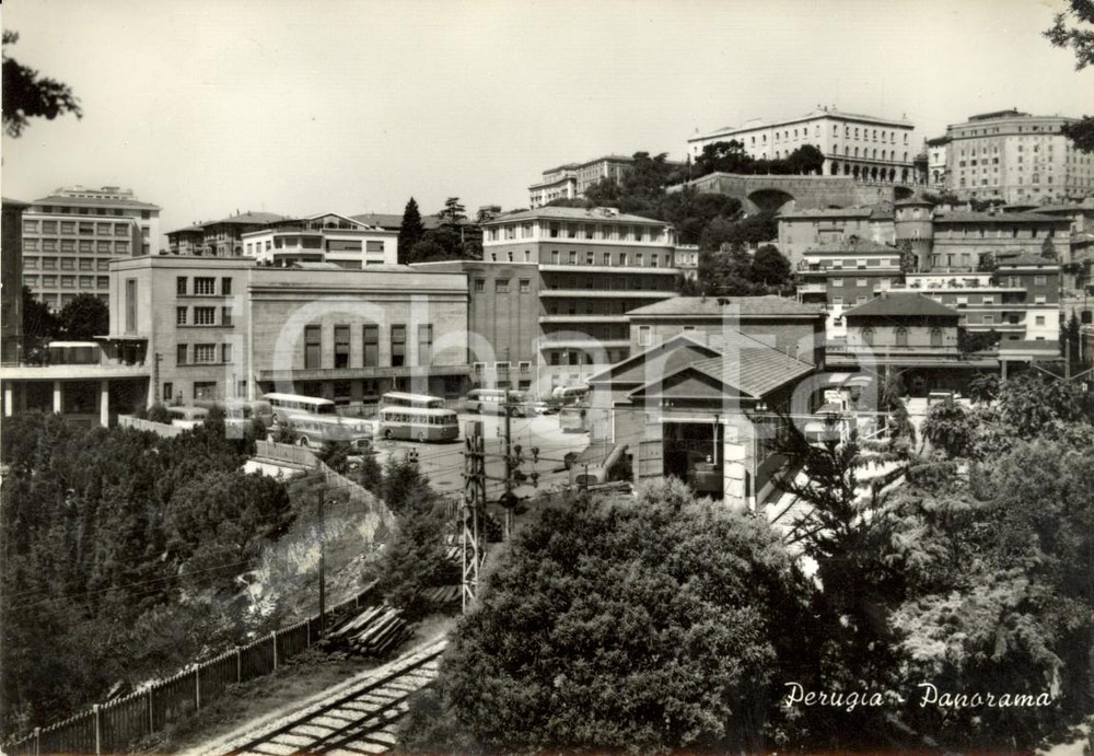 Cartolina originale da collezione 1971 PERUGIA Veduta cittÃ  con stazione Cartolina ANIMATA con corriera FG VG 1