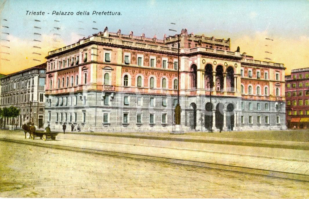 Cartolina originale da collezione 1929 TRIESTE Veduta Palazzo della Pefettura Cartolina postale ANIMATA FP VG 1