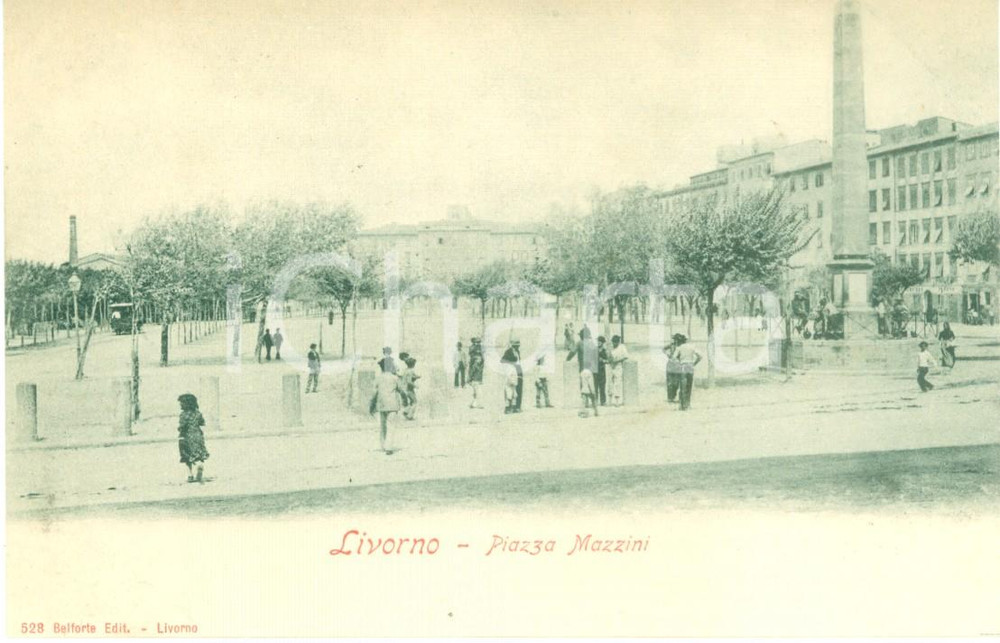 Cartolina originale da collezione 1900 ca LIVORNO Passanti in Piazza MAZZINI Cartolina postale FP NV 1