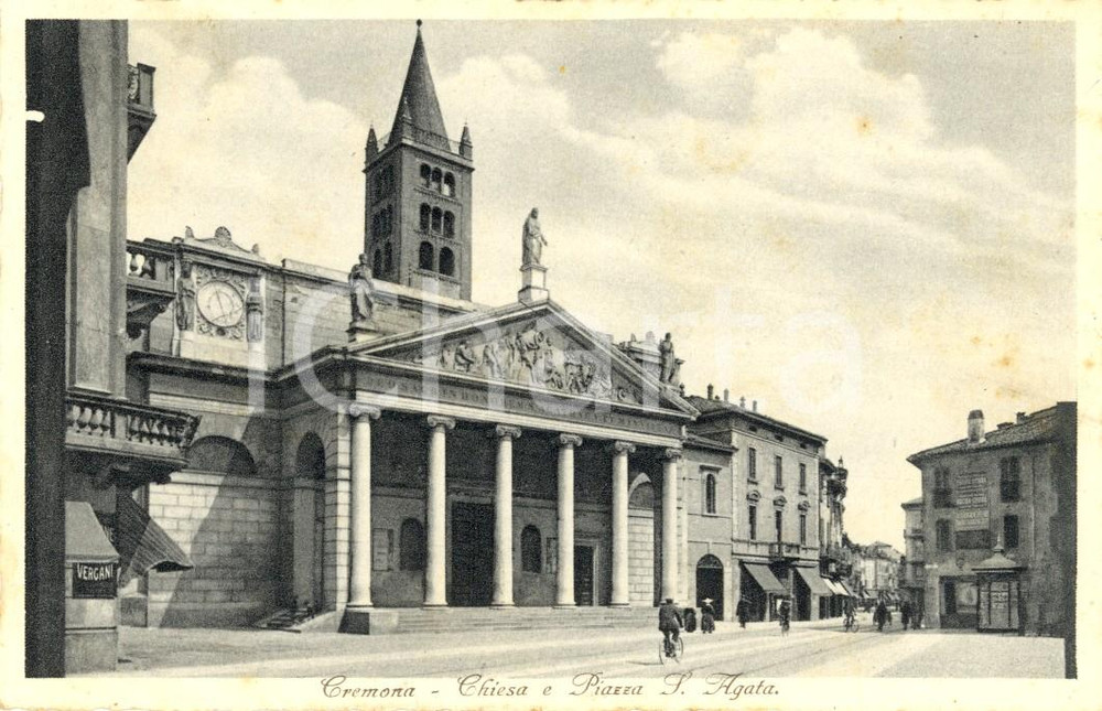 Cartolina originale da collezione 1940 CREMONA Chiesa e Piazza di SANT AGATA con passanti Cartolina FP VG 1