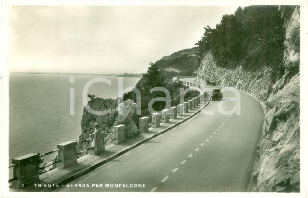 Cartolina originale da collezione 1939 TRIESTE Donna guarda il mare sulla strada per MONFALCONE *Cartolina FP VG 1