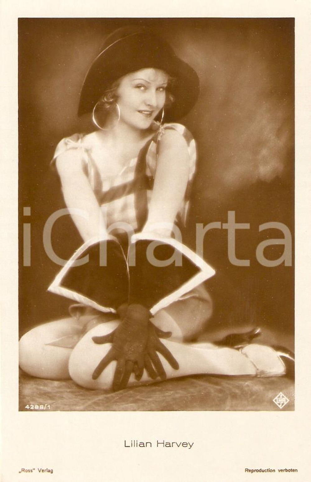 Cartolina originale da collezione 1930 ca CINEMA Attrice Lilian HARVEY vestita da moschettiere *Cartolina FP NV 1