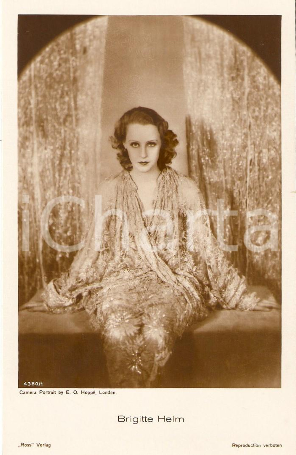 Cartolina originale da collezione 1935 ca CINEMA Attrice Brigitte HELM Ritratto con vestaglia *Cartolina FP NV 1