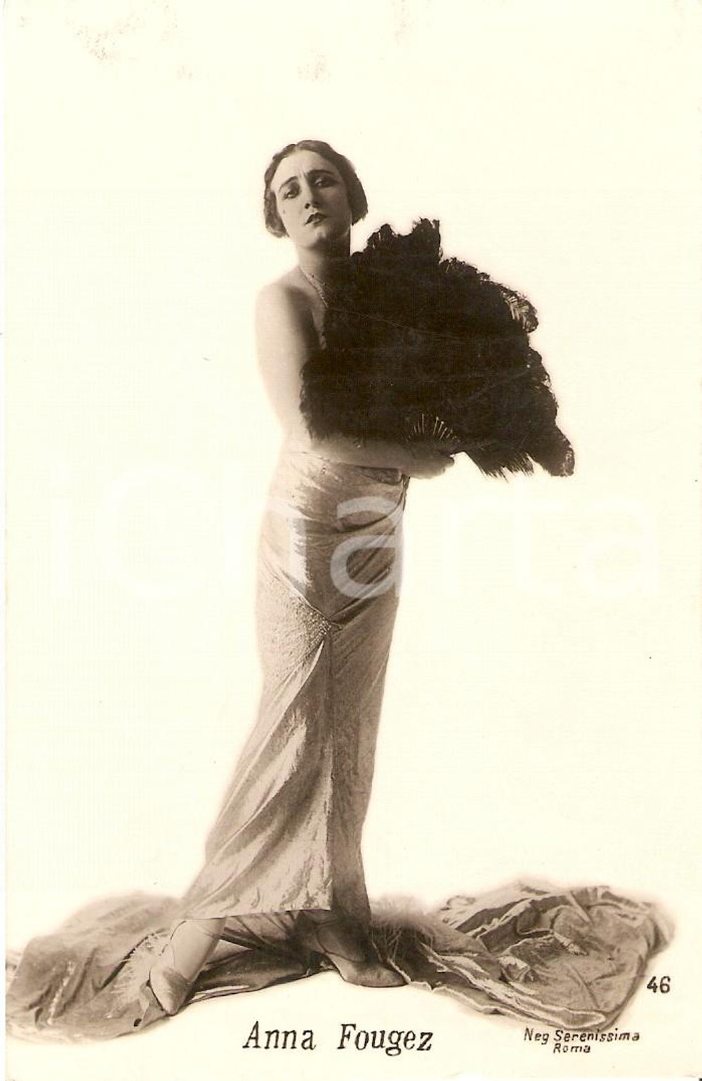 Cartolina originale da collezione 1920 ca CINEMA Anna FOUGEZ Ritratto con ventaglio in piume *Cartolina FP NV 1