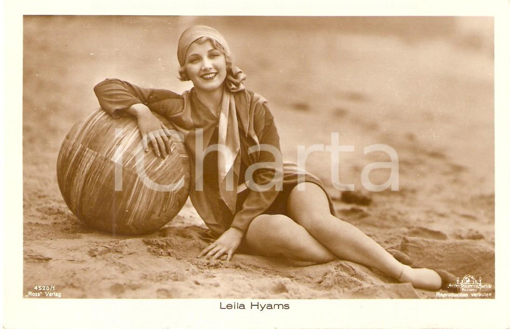 Cartolina originale da collezione 1930 ca CINEMA Attrice Leila HYAMS Ritratto sulla spiaggia *Cartolina FP NV 1