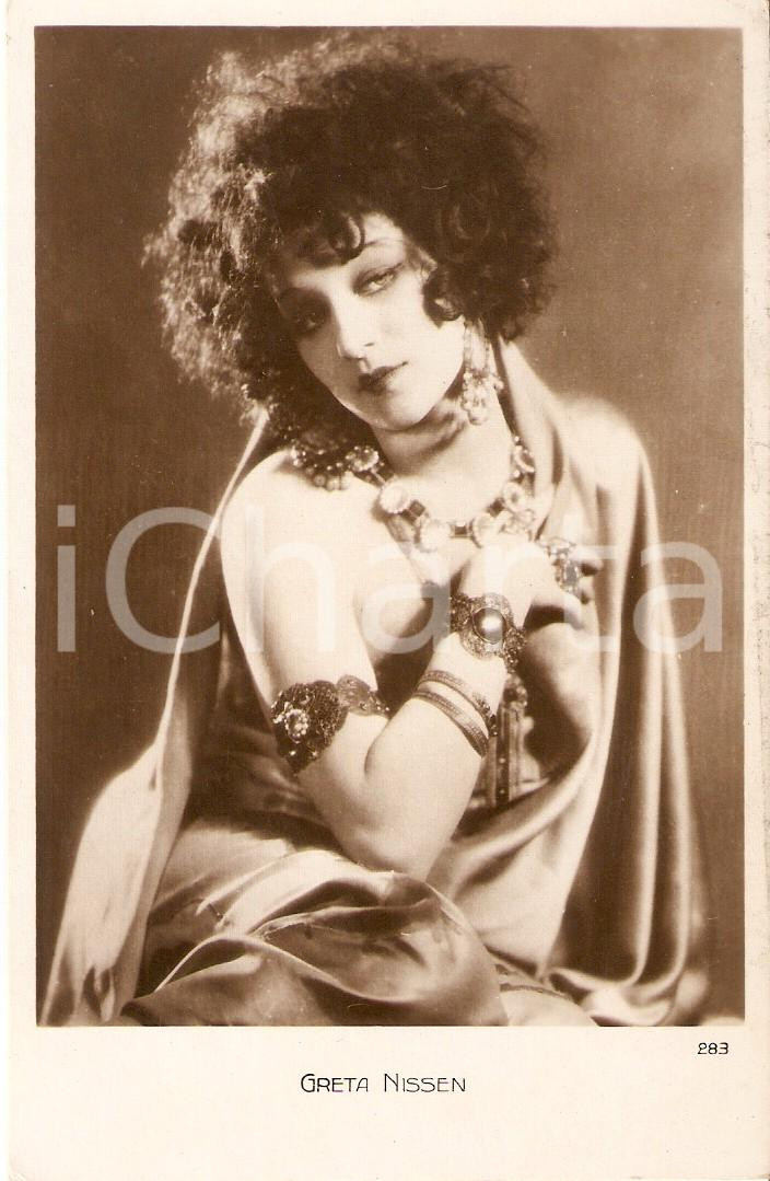 Cartolina originale da collezione 1925 ca CINEMA Attrice Greta NISSEN indossa gioielli e tunica Cartolina FP NV 1