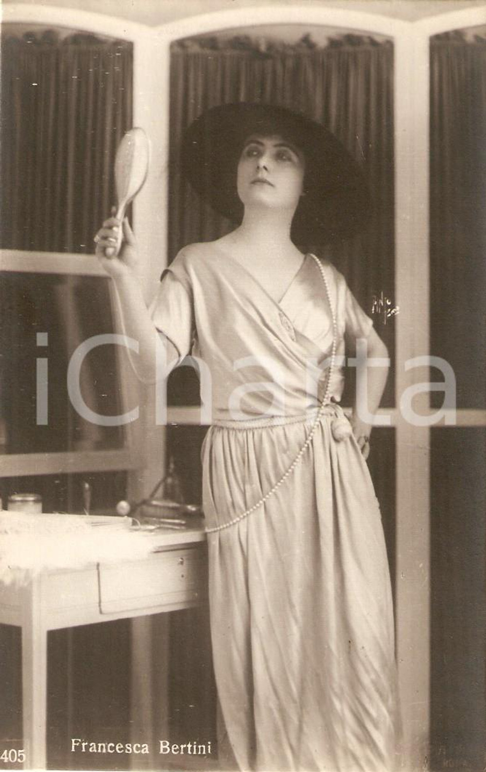 Cartolina originale da collezione 1925 ca CINEMA Attrice Francesca BERTINI nel suo camerino *Cartolina FP NV 1