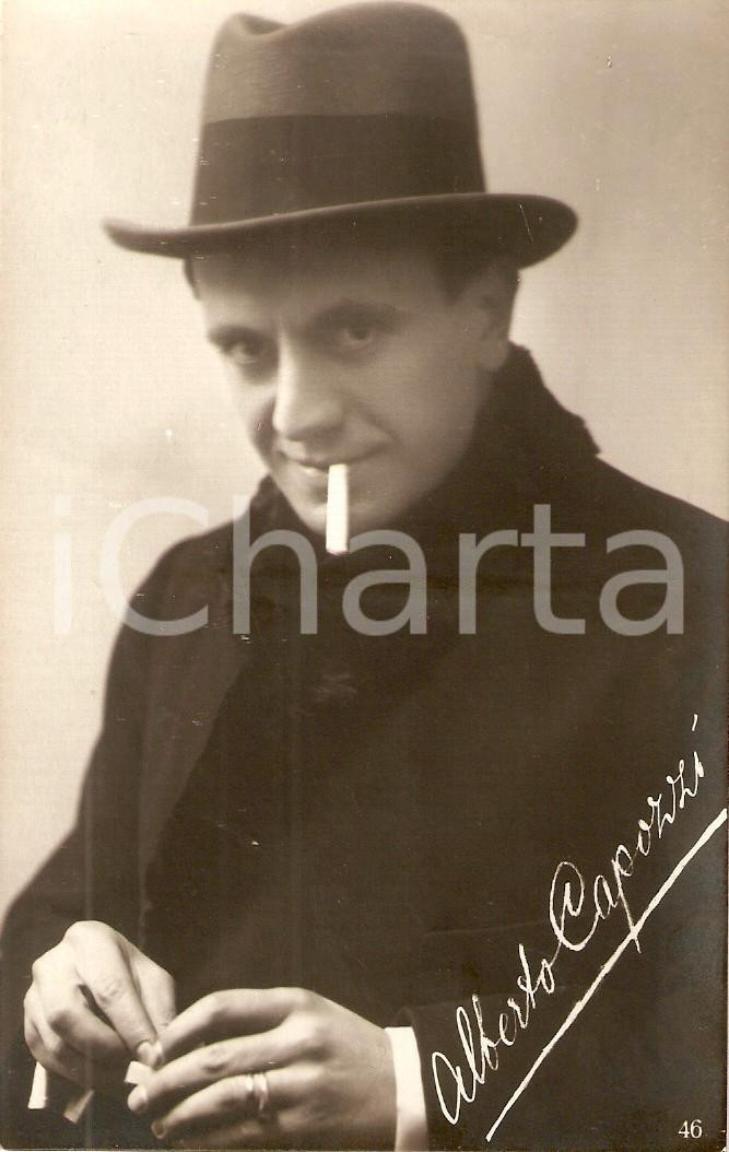 Cartolina originale da collezione 1925 ca CINEMA Alberto CAPOZZI accende una sigaretta Cartolina FP NV 1