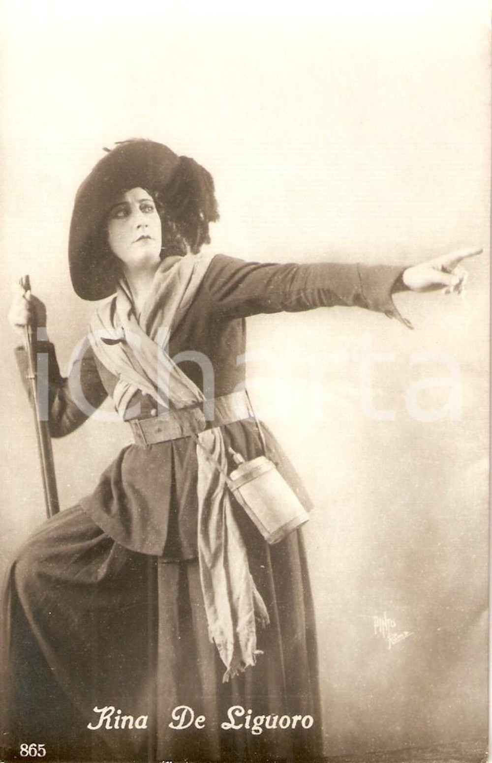 Cartolina originale da collezione 1925 ca CINEMA Attrice Rina DE LIGUORO in costume coloniale *Cartolina FP NV 1