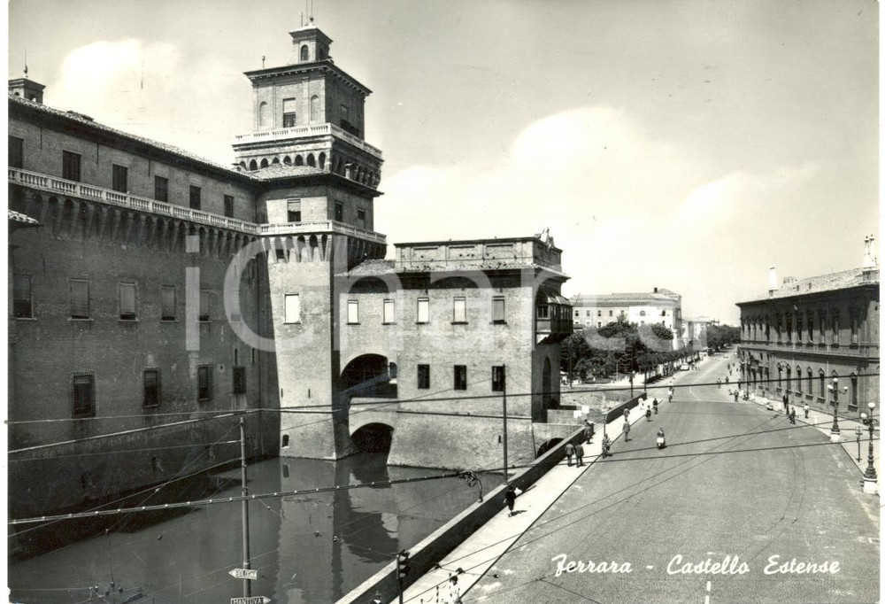 Cartolina originale da collezione 1957 FERRARA Veduta di lato del Castello ESTENSE Cartolina ANIMATA FG VG 1