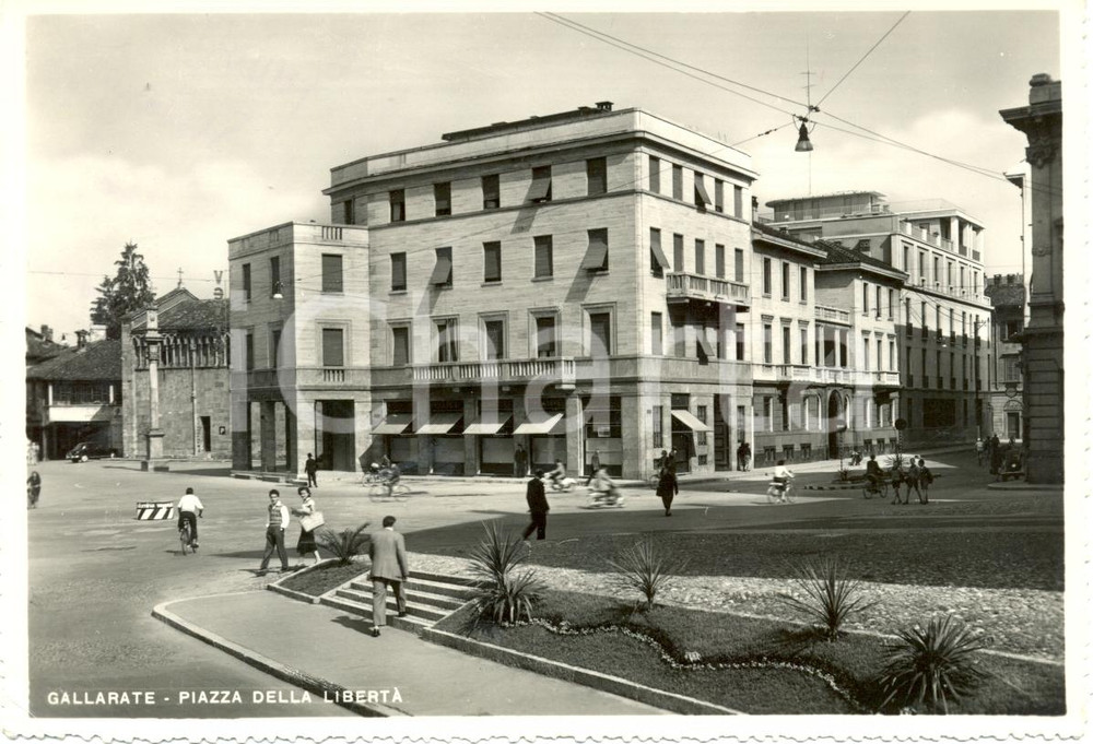 Cartolina originale da collezione 1953 GALLARATE (VA) Scorcio di piazza della LIBERTA' *Cartolina ANIMATA FG VG 1