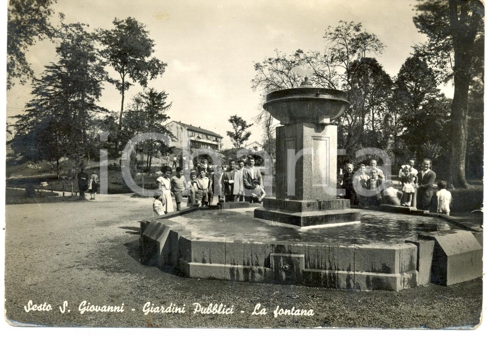 Cartolina originale da collezione 1953 SESTO SAN GIOVANNI (MI) Fontana ai Giardini Pubblici *ANIMATA FG VG 1