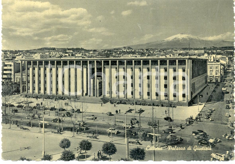 Cartolina originale da collezione 1965 CATANIA Automobili davanti al Palazzo di GIUSTIZIA *Cartolina ANIMATA FG VG 1