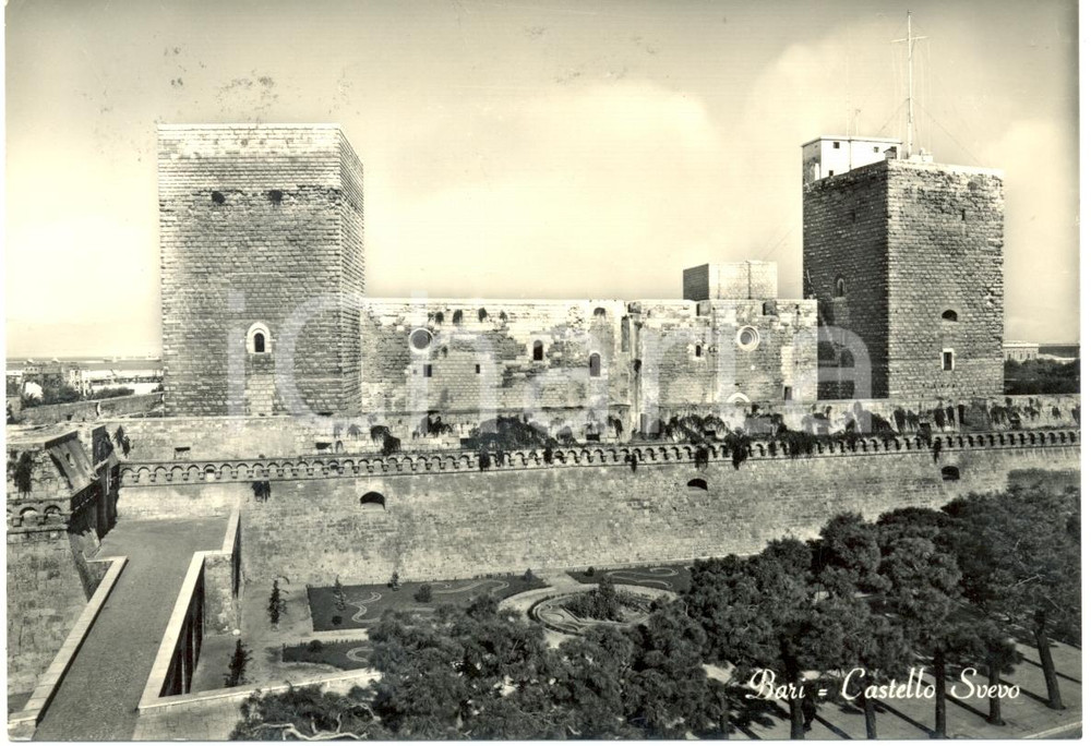 Cartolina originale da collezione 1962 BARI Il castello SVEVO Cartolina FG VG 1
