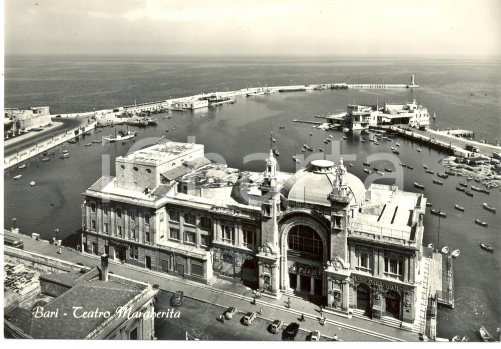 Cartolina originale da collezione 1955 ca BARI Veduta dall alto Teatro MARGHERITA e Porto Cartolina FG NV 1